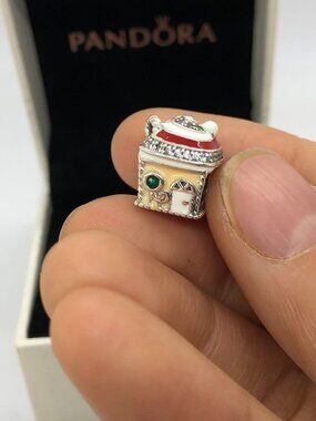 ✨🔥Pandora Festive Gingerbread House Charm